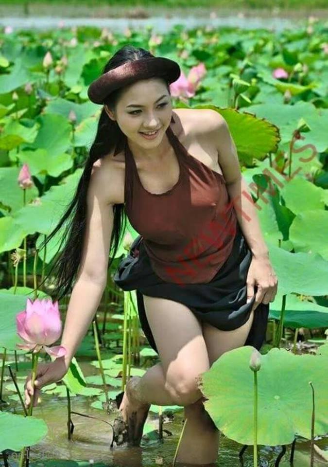 แอบส่องสาวๆจากทางบ้าน