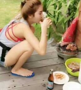 แอบส่องสาวๆจากทางบ้าน