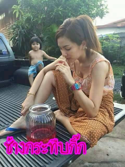 แอบส่องสาวๆจากทางบ้าน