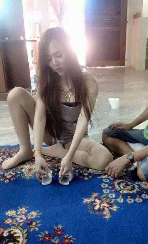 แอบส่องสาวๆจากทางบ้าน