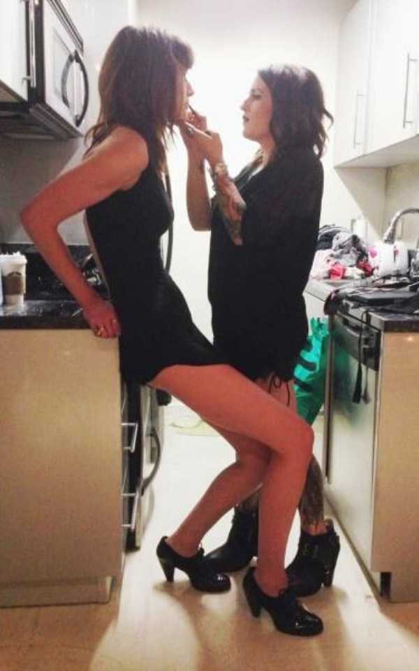 Giant Girls ภาพถ่ายผู้หญิงสูงเหมือนยักษ์ปักหลั่น