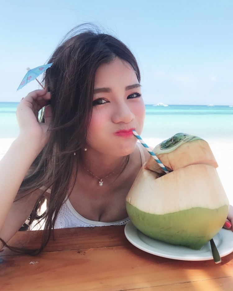 The season is not open.. The cheerleader goddess will fight first!  峮峮 